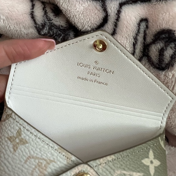 New Louis Vuitton Kirigami Small Pouch - Picture 7 of 7